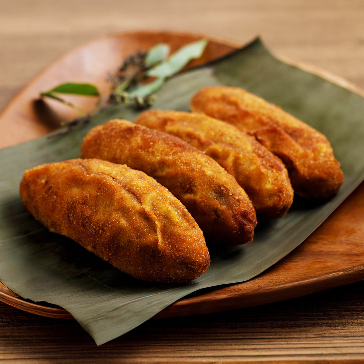Molotes de Plátano Macho rellenos de Queso y Frijoles